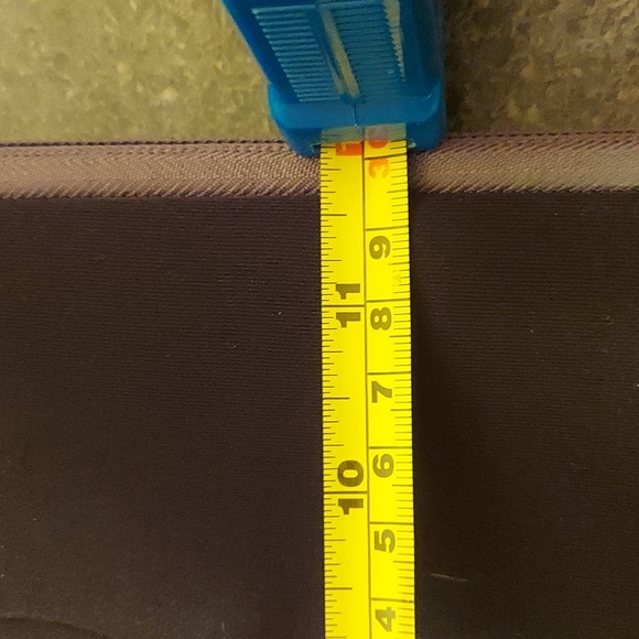 Targus Laptop case. Black zip close like new.  15".x 12". - Picture 8 of 8